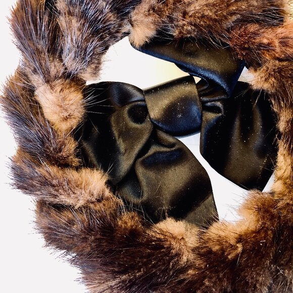 Vintage 1950\'s Brown Mink Capulet Style Hat with Black Center Bow